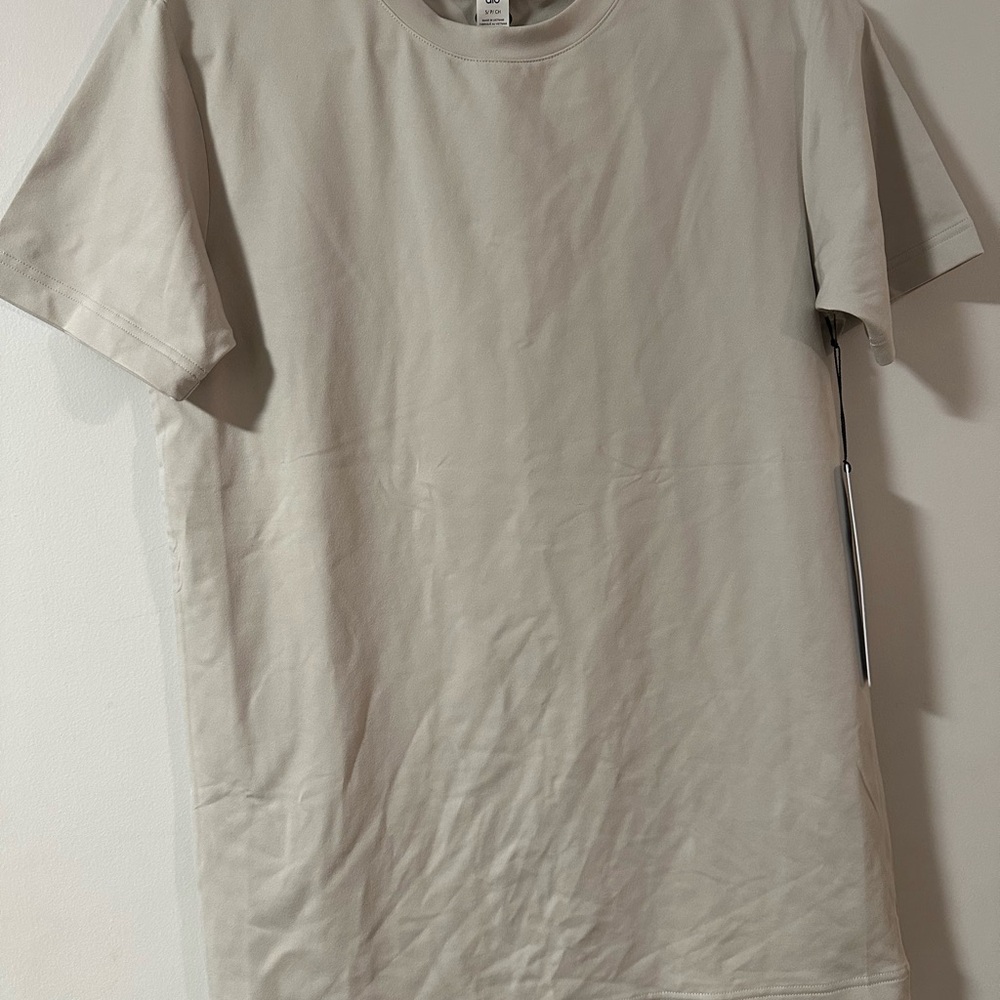ALO Yoga Light Beige Short Sleeve Tee
